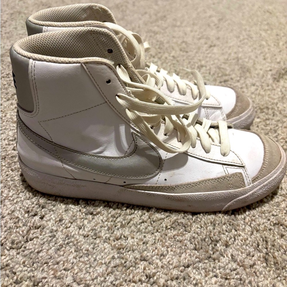 Nike Blazer '77 Mid White Silver Metallic Shoes Purple Women’s Sz 6.5 or Kids 7Y